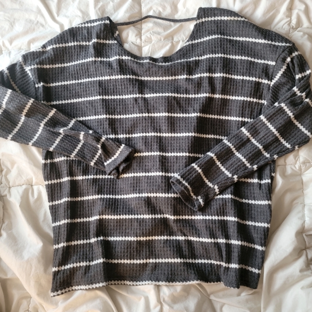 BKE grey loose thermal shirt with cut out in the back size M